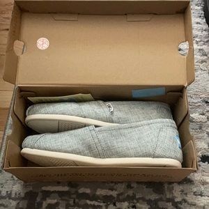 Brand new toms